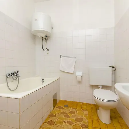 Apartment Cukusic شقة *